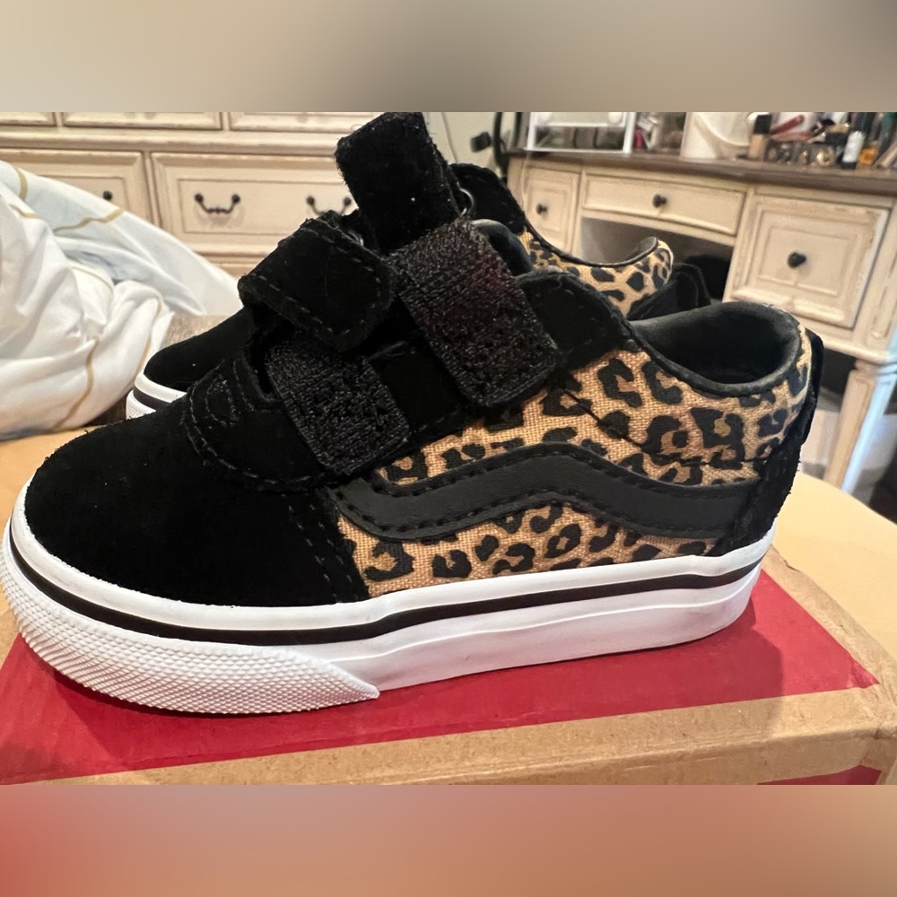 Leopard vans